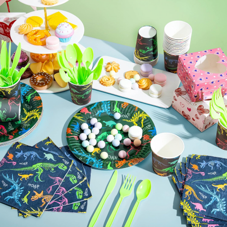 Set de accesorii petrecere aniversara, Simply Joy®, 145 Piese, Tematica Dinozauri, Banner “Happy Birthday”, Farfurii, Pahare, Servetele, Lingurite, Furculite, Cutite, Verde [4]