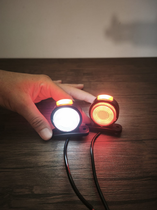 Set 2 Lampi LED Gabarit Rosu-Alb 12V–24V pentru Camion si Remorca [5]