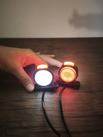 Set 2 Lampi LED Gabarit Rosu-Alb 12V–24V pentru Camion si Remorca [4]