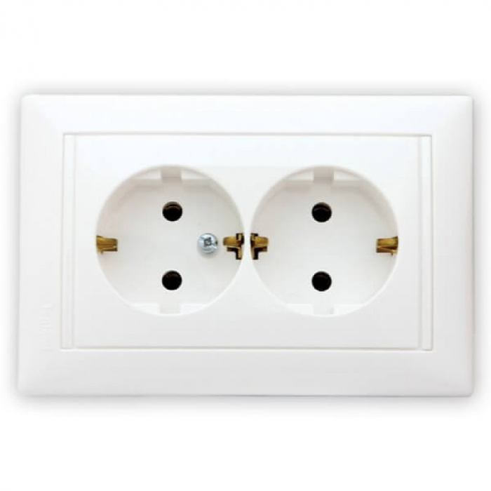 Double socket with built-in GSM spy mic [1]