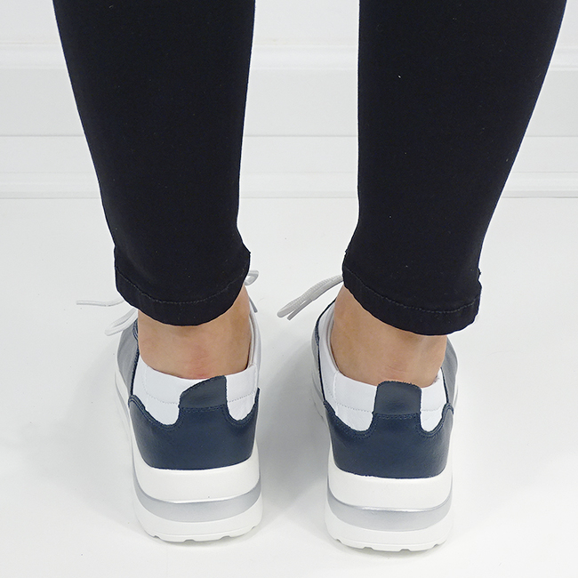 Sneakers albi/bleumarin inchis din piele naturala 5090 M6 [4]