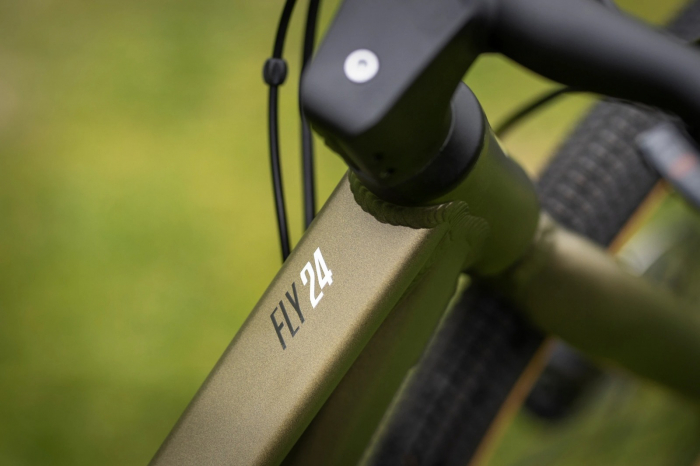 Bicicleta MTB-HT 24" SUPERIOR F.L.Y., cadru aluminiu 11", frane hidraulice, manete secventiale, 8 viteze, olive [3]