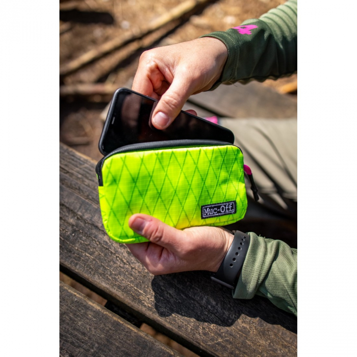 Borseta Muc-Off Essentials Impermeabila Hi-Vis [8]