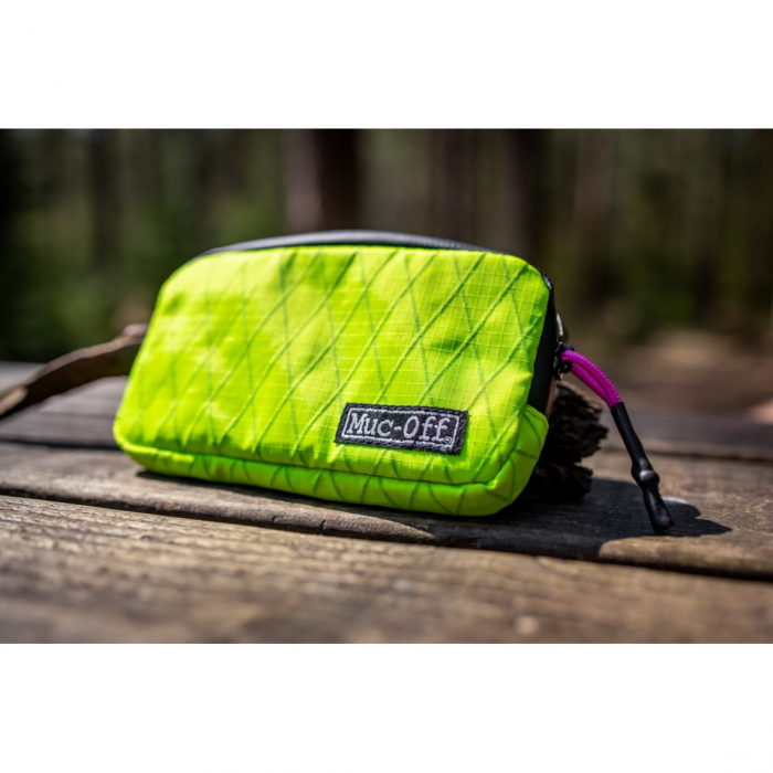 Borseta Muc-Off Essentials Impermeabila Hi-Vis [3]