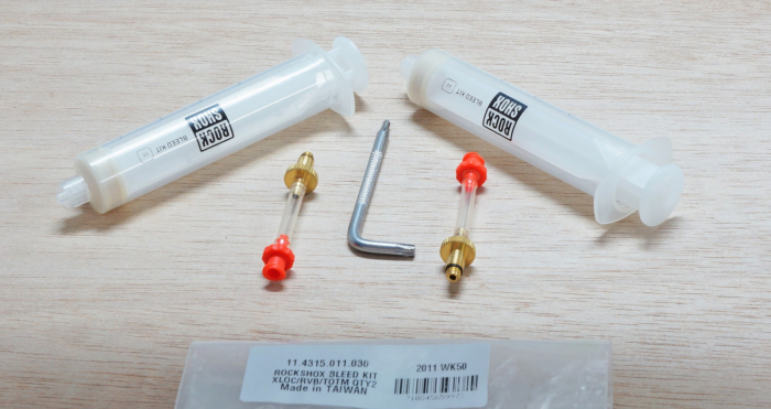 Rockshox Bleed Kit (Xloc/Totem) Qty 2 (Includes Two Syringesand Fittings, One Torx Tool) [2]