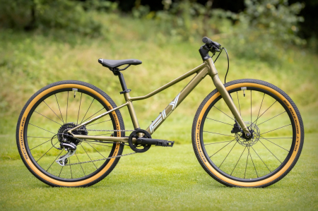 Bicicleta MTB-HT 24" SUPERIOR F.L.Y., cadru aluminiu 11", frane hidraulice, manete secventiale, 8 viteze, olive [1]