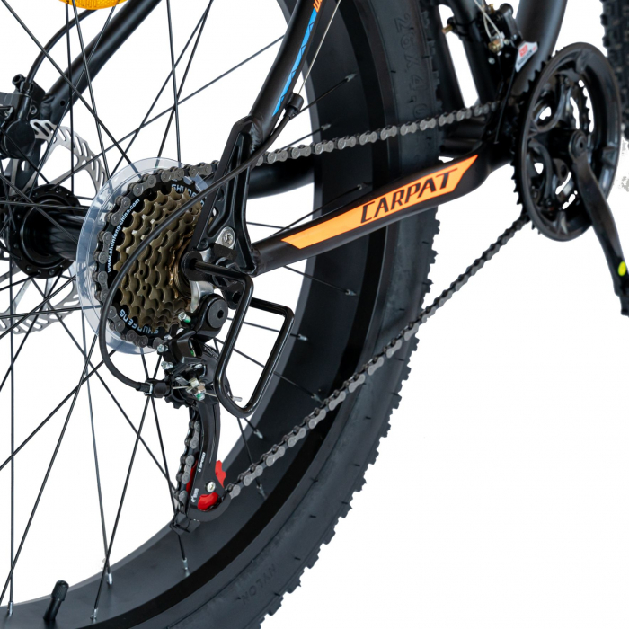 Bicicleta MTB-Fat Bike Carpat, Shimano SL-TX30 21 Viteze, Cadru Aluminiu 6061, Roti 26 Inch, Frane Hidraulice Disc, Carpat Aventus CSC26/00H, Negru cu Design Portocaliu/Albastru [7]