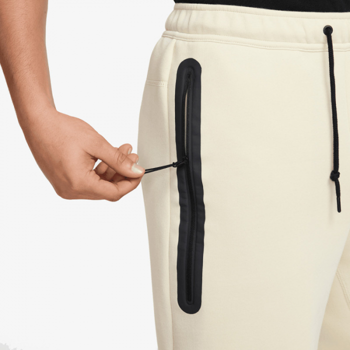 M NK TECH FLC SHORT [3]