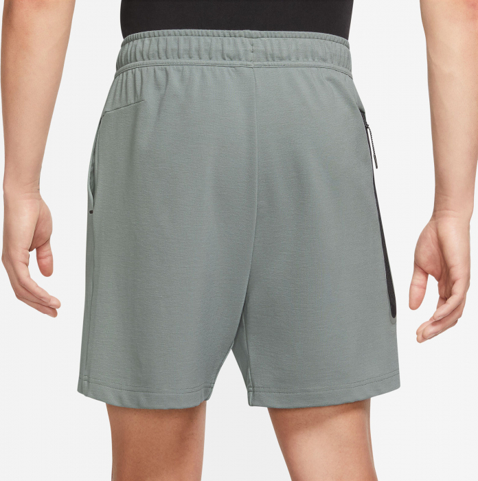 M NK TECH SHORT LGHTWHT [2]
