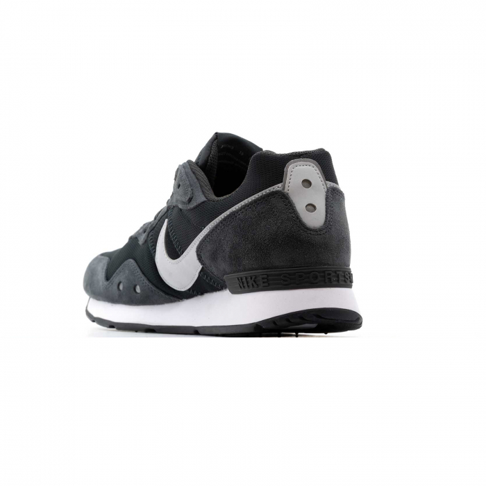Nike Venture Runner [4]