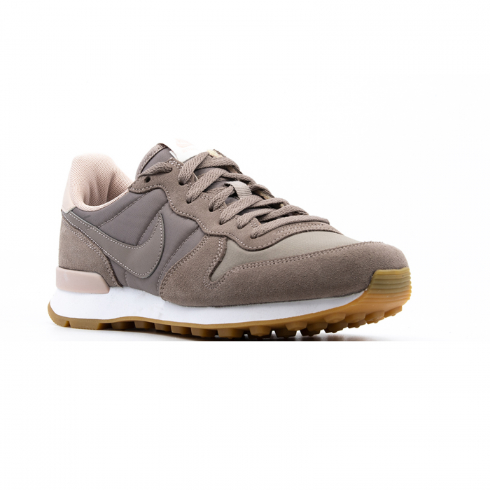 W Internationalist [3]
