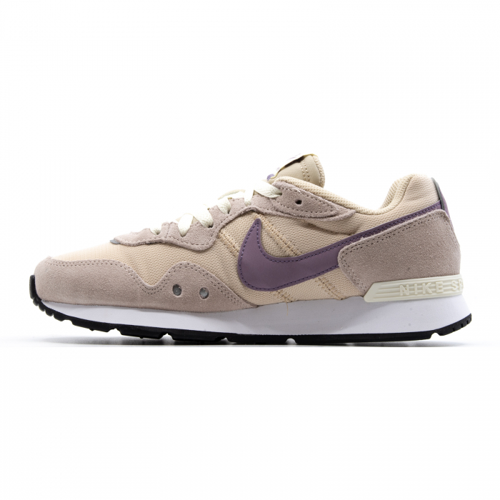 Wmns Nike Venture Runner [2]