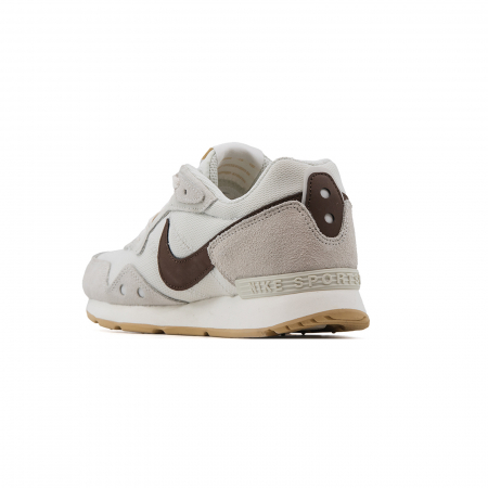 Wmns Nike Venture Runner [3]