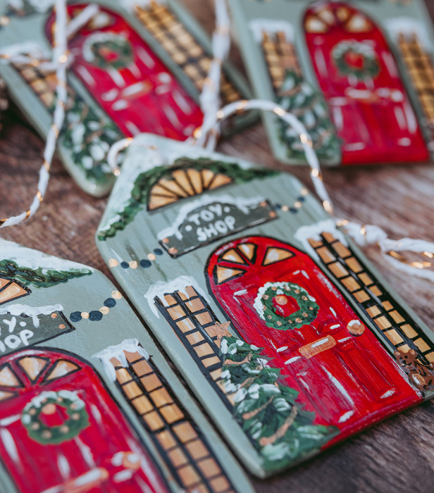 Decoratiune din lut - Magazinul de jucarii [3]