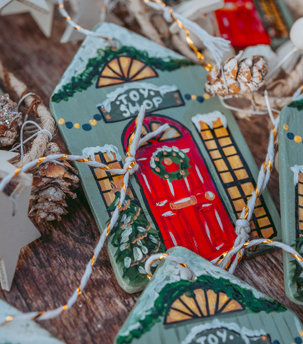 Decoratiune din lut - Magazinul de jucarii [2]