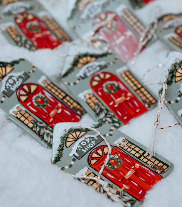 Decoratiune din lut - Magazinul de jucarii [5]