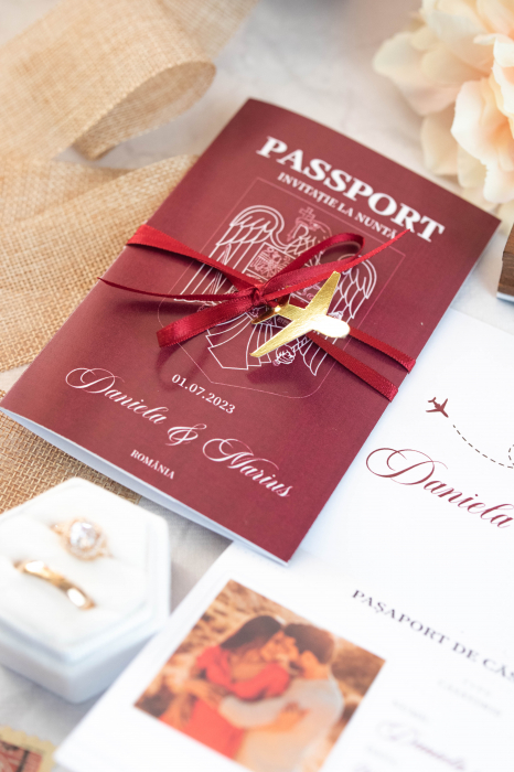 Invitatie de nunta Pasaport visiniu [3]