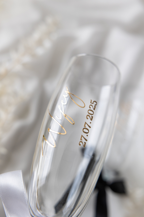 Set de 2 pahare miri personalizate - Wifey and Hubby [3]