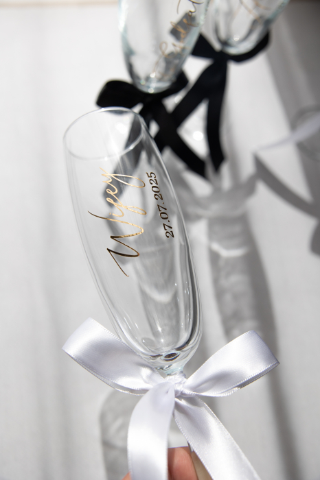 Set de 2 pahare miri personalizate - Wifey and Hubby [5]
