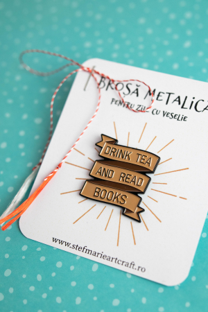 Brosa metalica Tea and books [2]