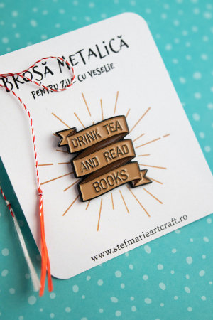 Brosa metalica Tea and books [1]