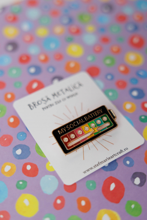 Brosa metalica Social Battery [1]