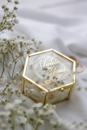 Accesorii și decor nuntă - Cutie verighete hexagonala din sticla, cu margini aurii