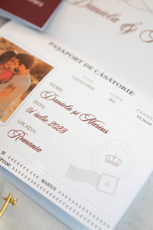 Invitatie de nunta Pasaport visiniu [7]