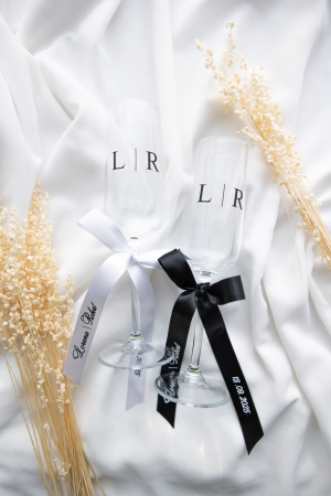 Pahare nuntă - Set de 2 pahare miri cu initiale si panglica personalizata