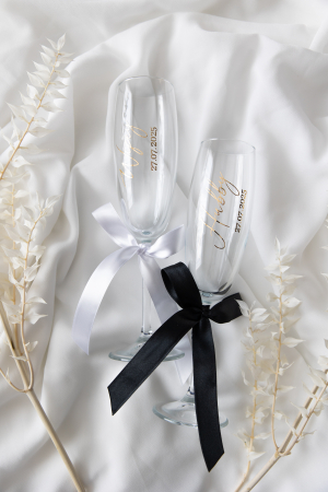 Pahare nuntă - Set de 2 pahare miri personalizate - Wifey and Hubby
