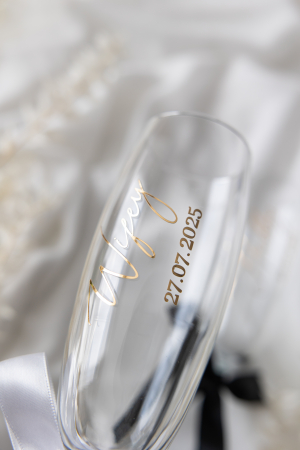 Set de 2 pahare miri personalizate - Wifey and Hubby [2]