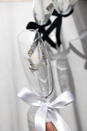Set de 2 pahare miri personalizate - Wifey and Hubby [4]