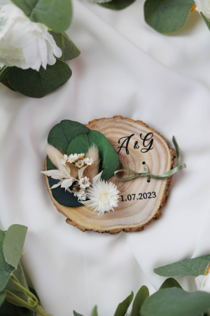 Accesorii și decor nuntă - Suport verighete felie de lemn - Flori uscate