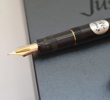 Stilou Justus 95 Black GT, Pilot [3]