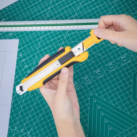 Cutter profesional cu alimentare automată DELI Expert 2064 yellow [4]