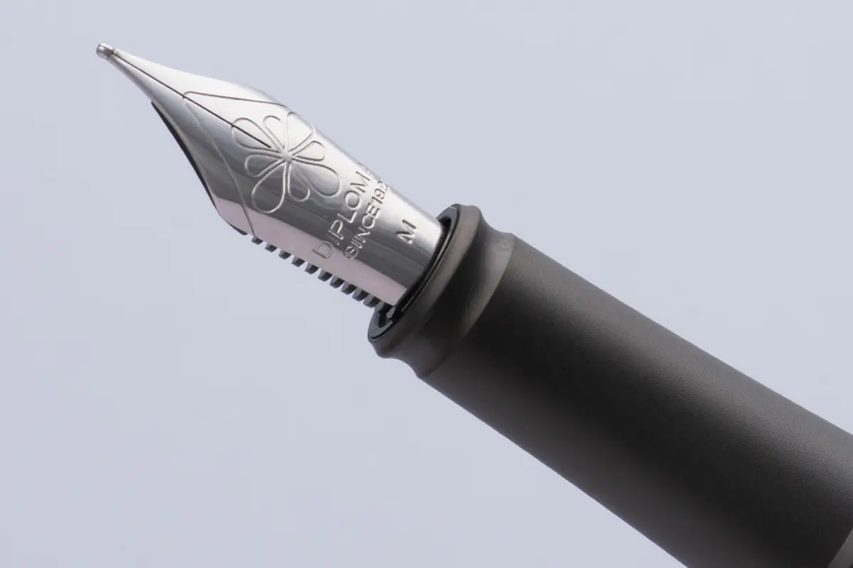 DIPLOMAT Aero Pearl White M [5]