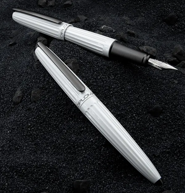 DIPLOMAT Aero Pearl White M [4]