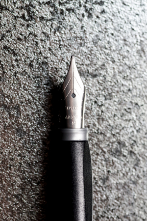 Fountain Pen Diplomat Magnum Crow Black F [6]