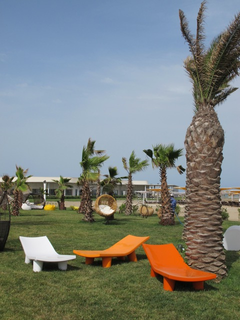 Sezlong din polietilena LOW LITA LOUNGE [8]