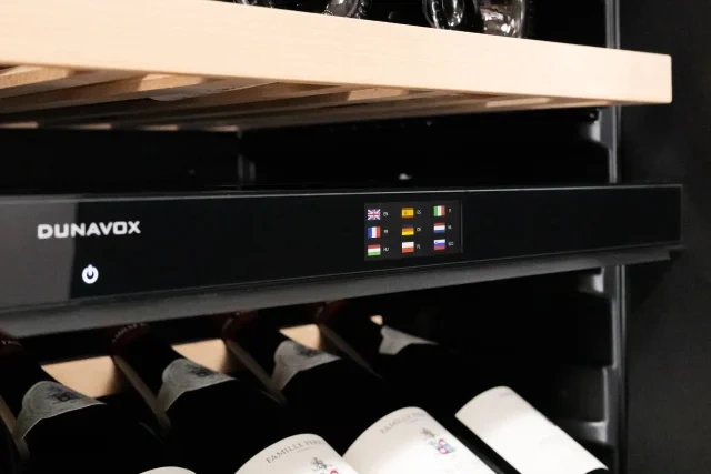 Vitrină de vin încorporabilă Dunavox DVP-32.85DB Prime, 2 zone, 32 sticle, 71,5 cm, clasa F, negru [7]