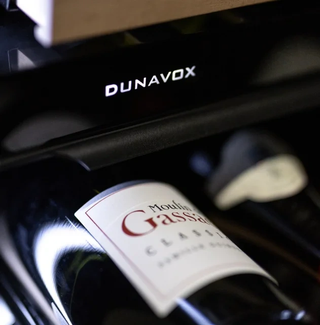Vitrină de vin încorporabilă Dunavox DVP-32.85DB Prime, 2 zone, 32 sticle, 71,5 cm, clasa F, negru [2]