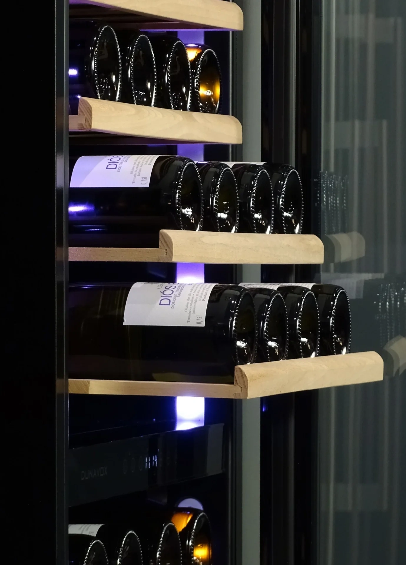 Vitrină de vin independentă sau încorporabilă Dunavox DX-108.330DB Grande, 2 zone, 101 sticle, 167 cm, clasa G, negru [2]