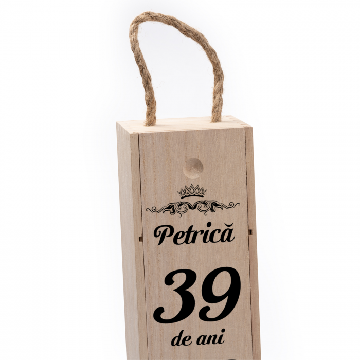 Cutie de vin personalizata cu model cu nume varsta si mesaj cu drag familia [4]