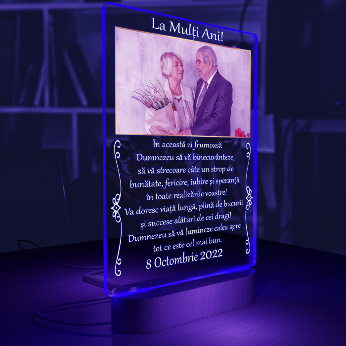Lampa iluminata 3D cu baza din lemn 2 poze si text model La Multi ani [5]