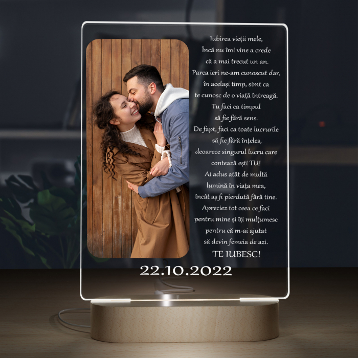 12.Lampa iluminata  3D cu baza din lemn o poza  text si data, model pentru Indragostiti [3]