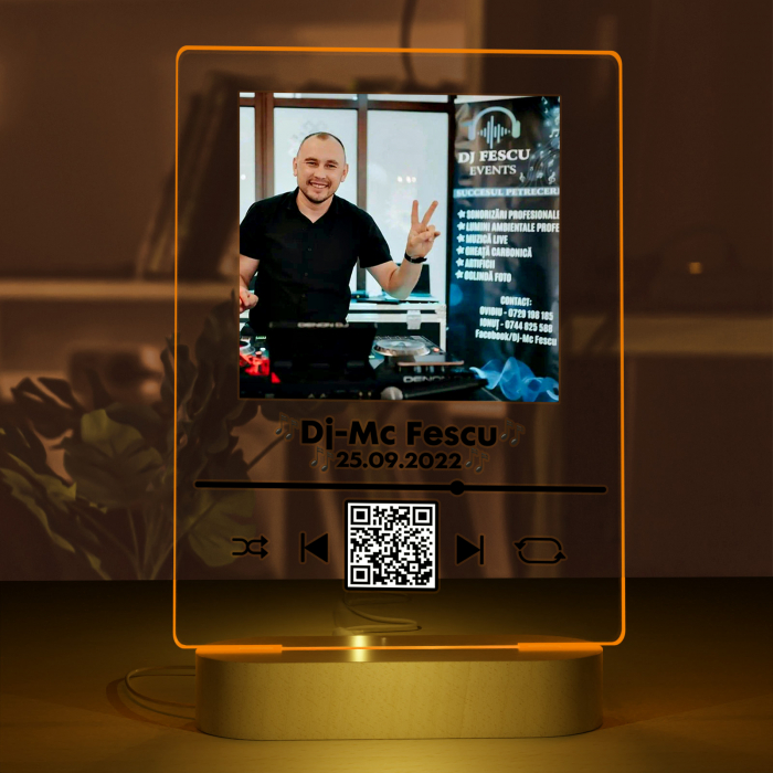 Lampa iluminata 3D cu baza din lemn o poza ,melodie cod qr model pentru DJ [2]