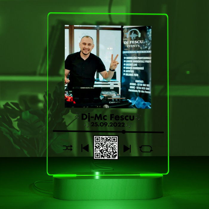 Lampa iluminata 3D cu baza din lemn o poza ,melodie cod qr model pentru DJ [3]
