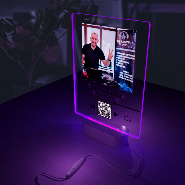 Lampa iluminata 3D cu baza din lemn o poza ,melodie cod qr model pentru DJ [7]