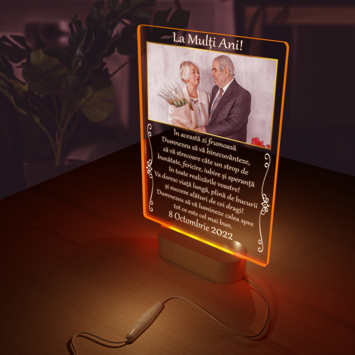 Lampa iluminata 3D cu baza din lemn 2 poze si text model La Multi ani [3]