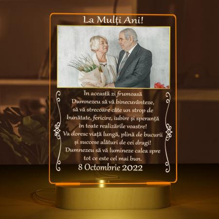 Lampa iluminata 3D cu baza din lemn 2 poze si text model La Multi ani [3]